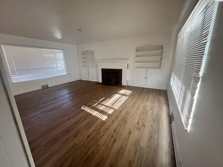 Property Photo: 408 N Volland WA 99336
