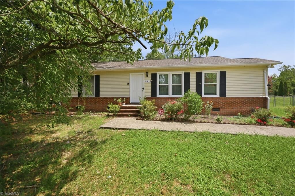 Property Photo:  2915 Moser Road  NC 27406 