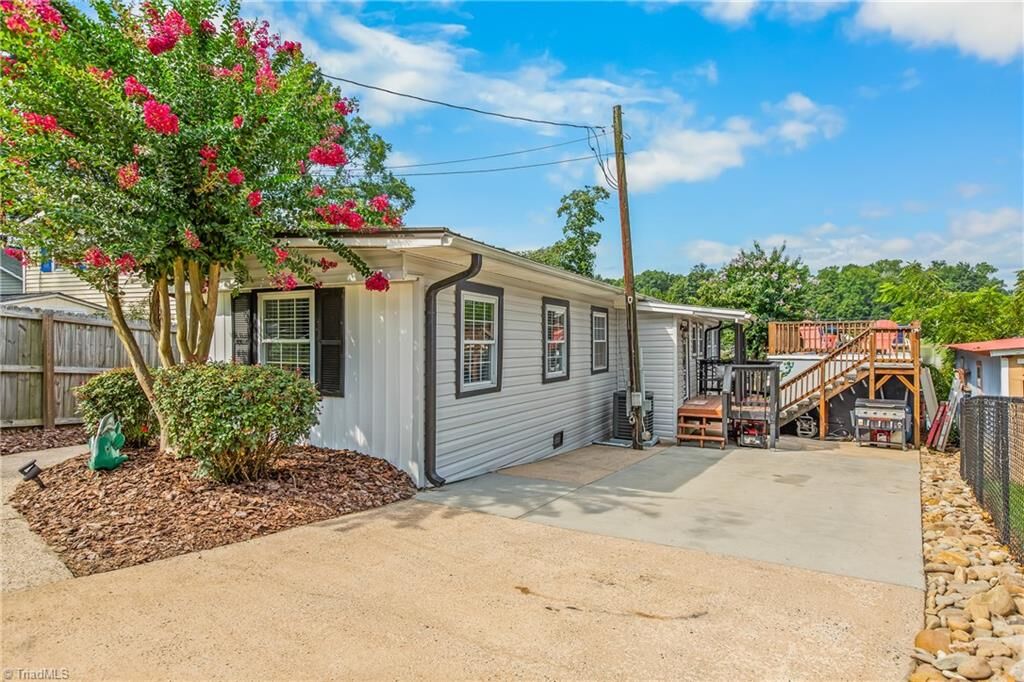 Property Photo:  4282 Old Mountain Road  NC 27292 