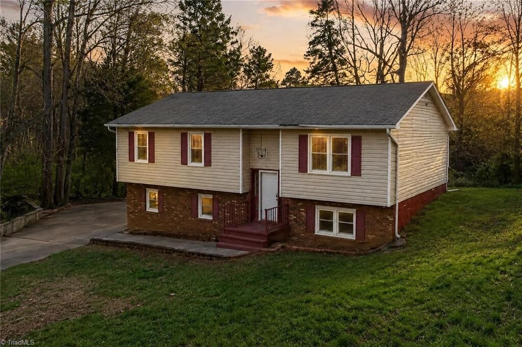 Property Photo: 1712 Village Place NC 27127