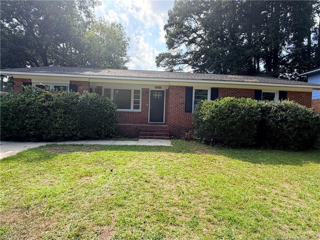 Property Photo:  1932 Ashton Road  NC 28304 