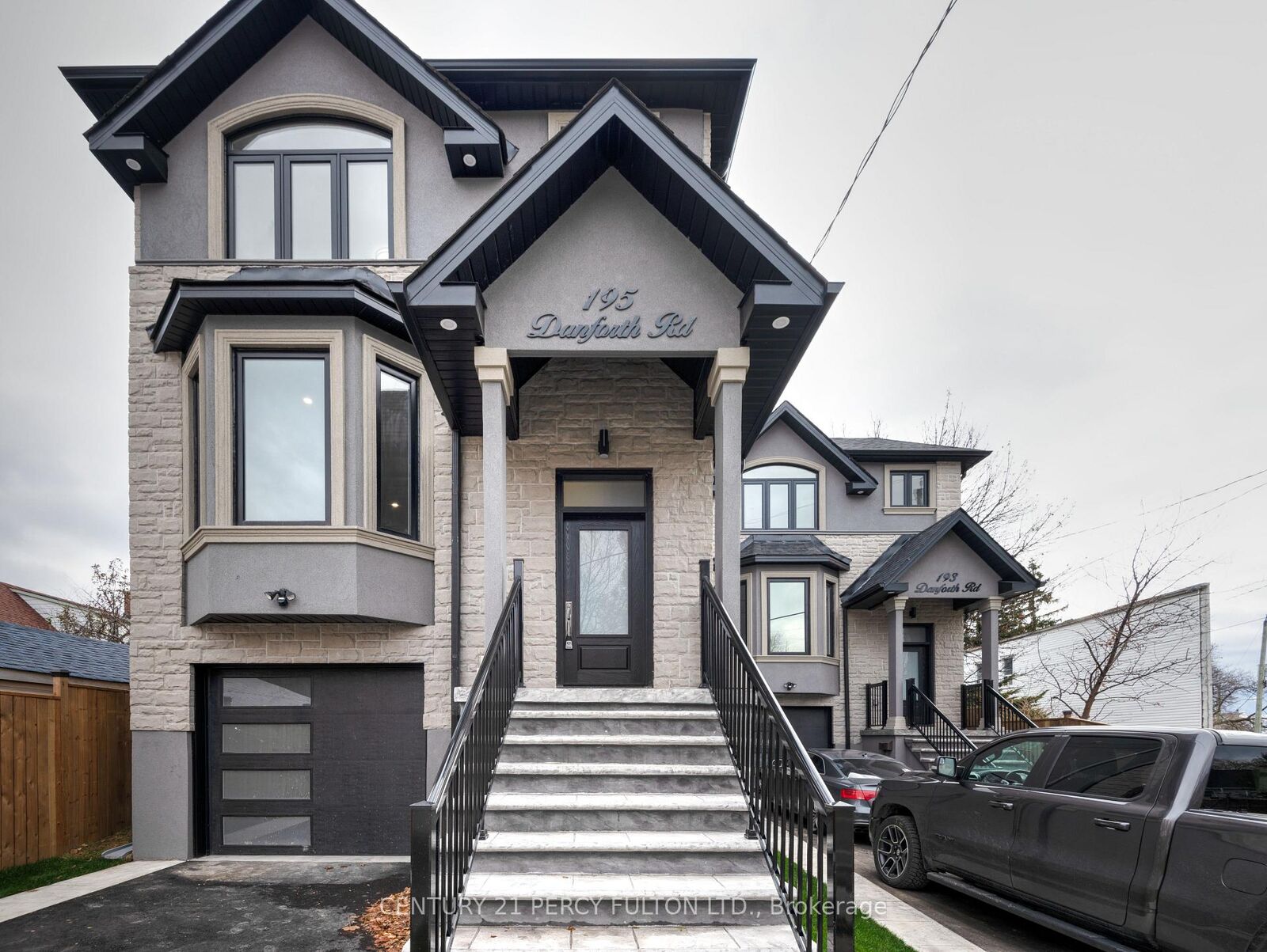 Photo de la propriété: 195 Danforth Road ON M1L 3X1