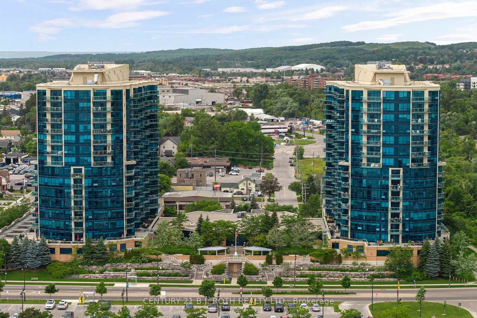 Photo de la propriété:  37 Ellen Street 1310  ON L4N 6G2 