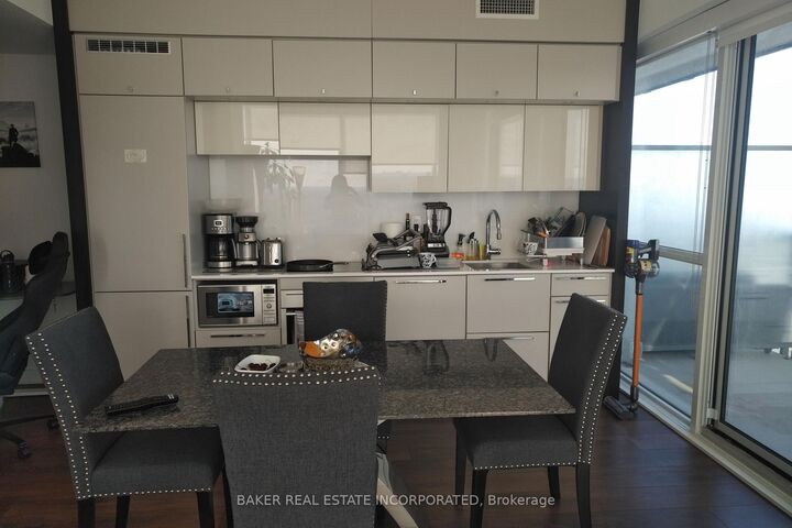 Property Photo:  15 Grenville Street 3703  ON M4Y 0B9 