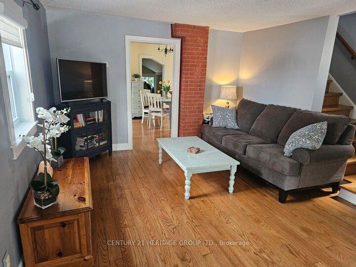 Property Photo: 47 Denne Boulevard ON L3Y 4H5