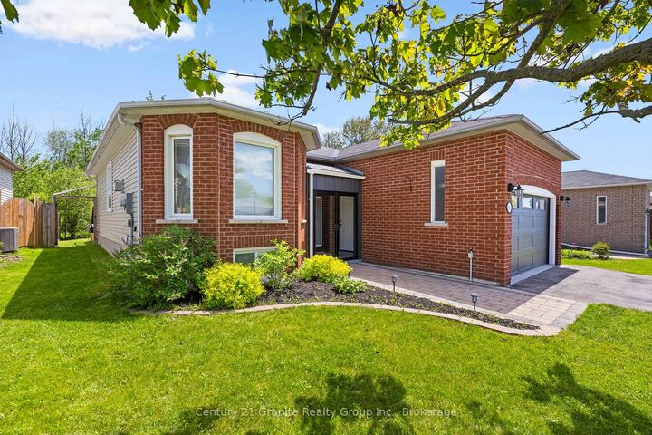 692 Ewing Street — photo 1