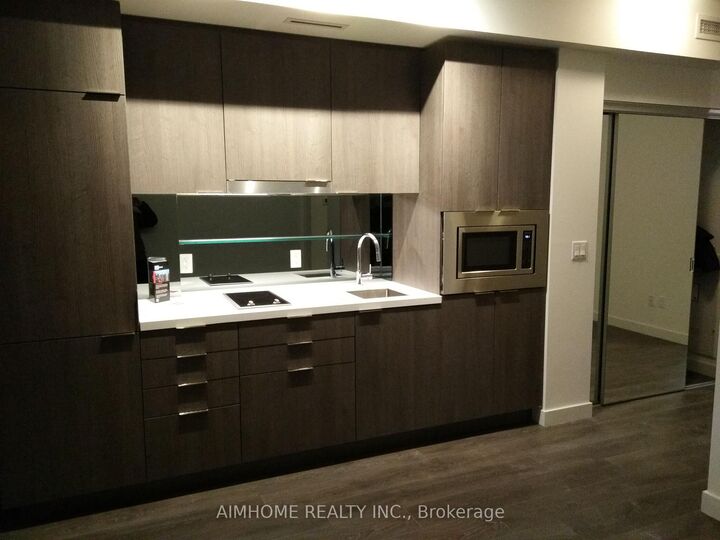 Property Photo:  215 Queen Street W 1010  ON M5V 0P5 