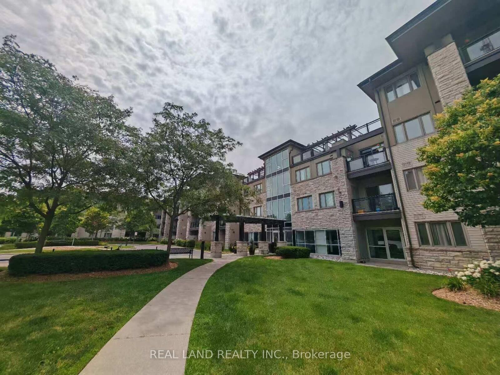 Property Photo:  570 Lolita Gardens 127  ON L5A 0A1 