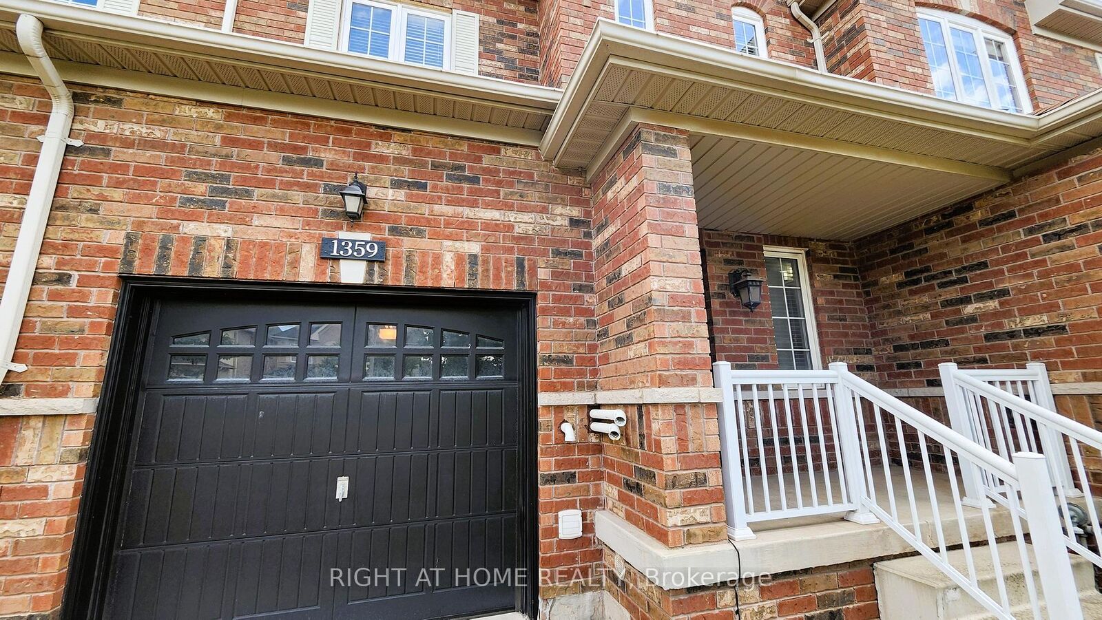 Property Photo: 1359 Kestell Boulevard ON L6H 0C9