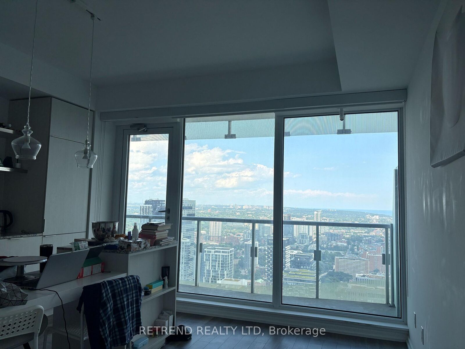 Photo de la propriété: 197 Yonge Street 4704 ON M5B 0C1