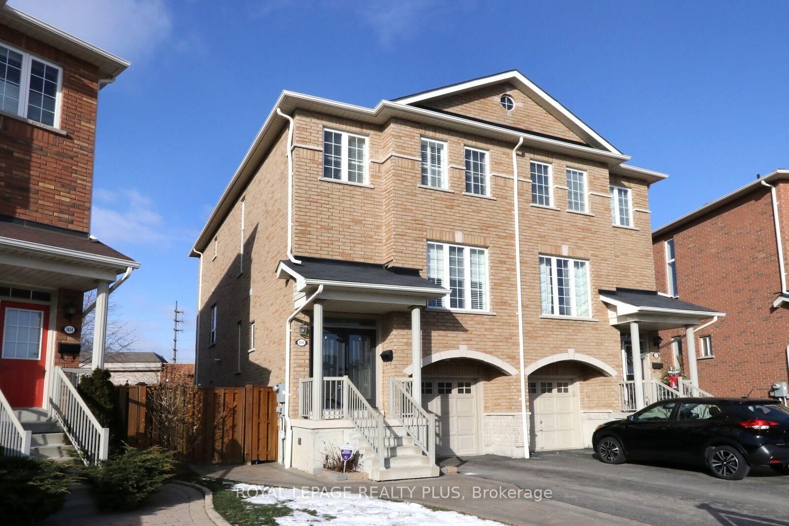 Property Photo: 3656 Twinmaple Drive ON L4Y 3R1