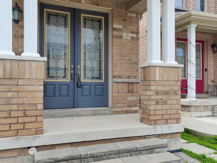 Property Photo: 61 Campwood Crescent ON L6P 3S8