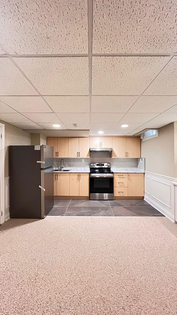 Property Photo:  1534 Hollywell Avenue  ON L5N 4P5 