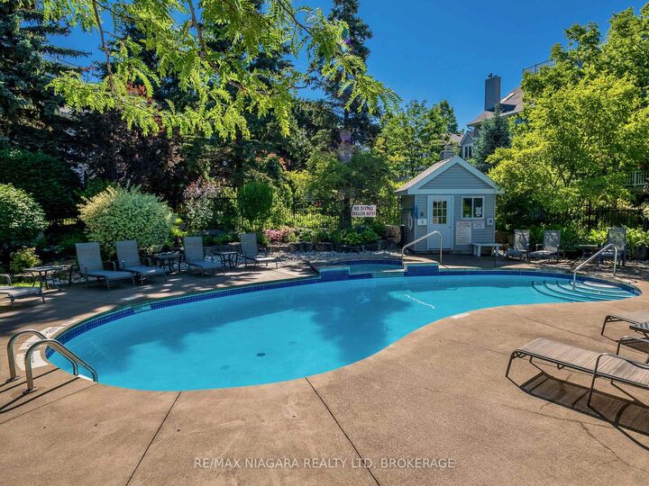 Property Photo:  5 Lakeside Drive W 23  ON L2M 1P3 