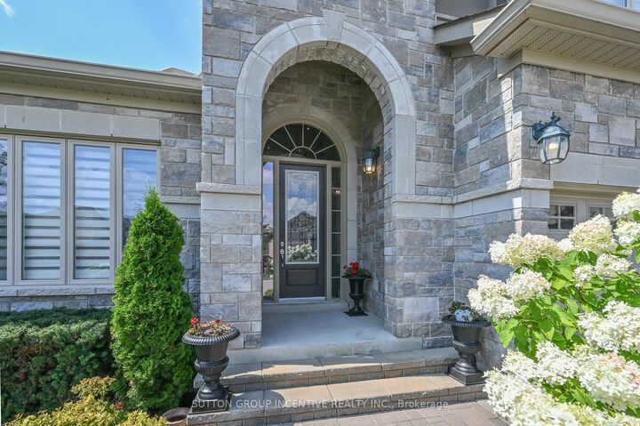 4 Westmount Drive — photo 1