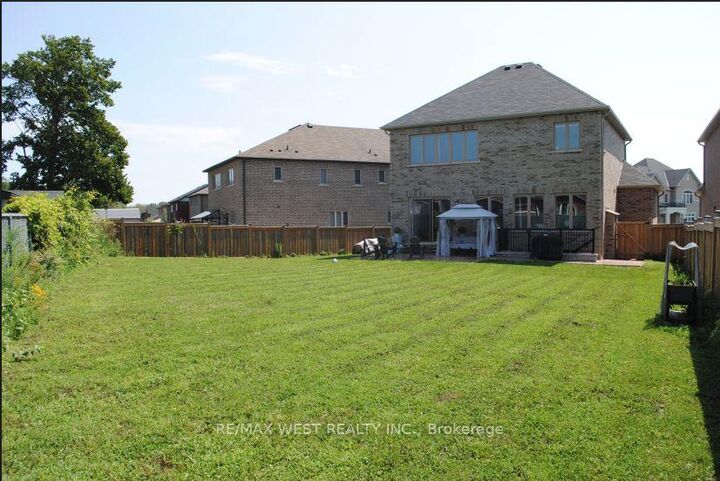 Property Photo:  1807 Emberton Way  ON L9S 0N4 