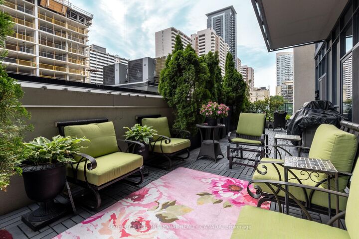 Property Photo: 28 Linden Street 402 ON M4Y 0A4