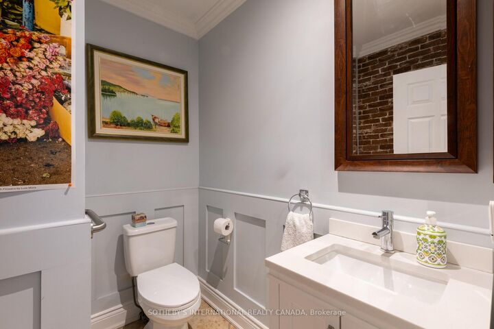 Property Photo: 960A The Queensway N/A ON M8Z 1P5