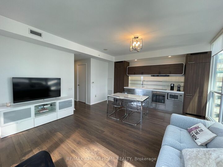 Property Photo:  45 Charles Street E 3910  ON M4Y 1S2 