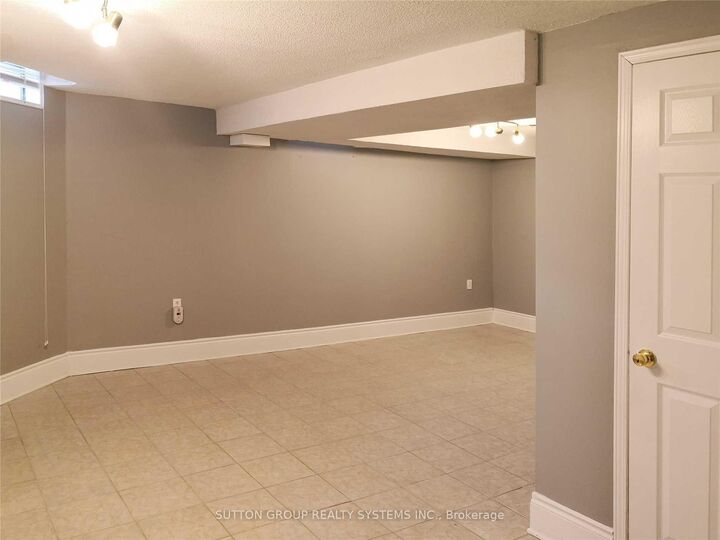 Property Photo: 6005 Tenth Line Lower ON L5N 5S6