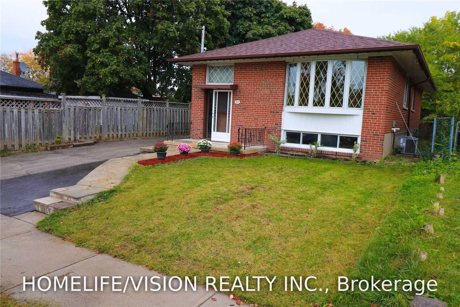 Property Photo:  61 Lewiston Road Bsmt  ON M1P 1X8 