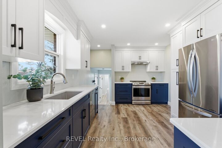 21 Lena Crescent — photo 1