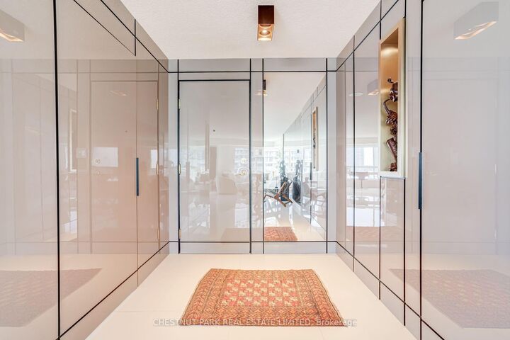 2111 Lake Shore Boulevard W 1208 — photo 1