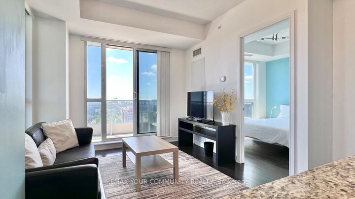 Property Photo: 9201 Yonge Street 1804 ON L4C 6Z2