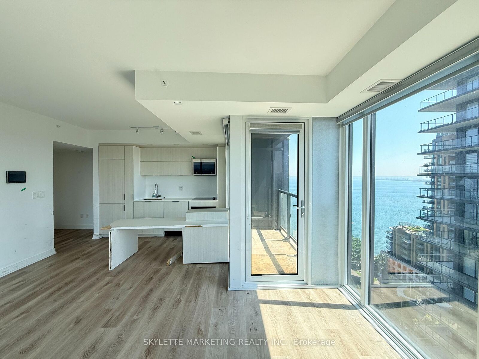 Property Photo: 370 Martha Street 1810 ON L7R 0G9