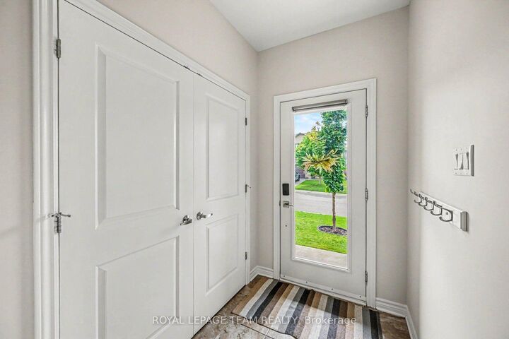 Property Photo:  227 King Street  ON K7C 0G9 