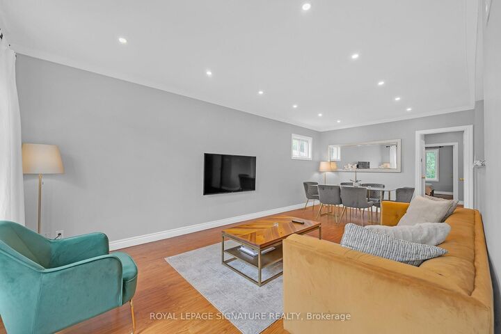 Property Photo:  118 Rexleigh Drive  ON M4B 2N3 