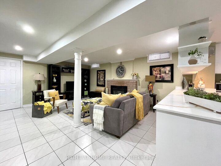 Property Photo: 70 Bellona Street ON L4L 6R4
