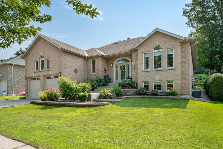 Property Photo: 26 Kenwoods Circle ON K7K 6Y1