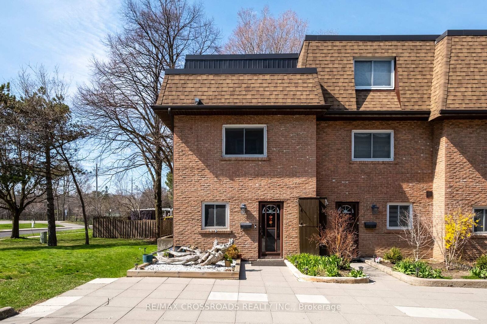 Property Photo: 20 Hainford Street 7 ON M1E 4X8