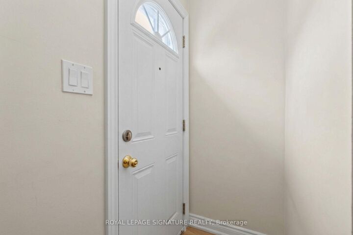 Property Photo: 17 Prestwick Avenue Bsmt ON L2P 2E5