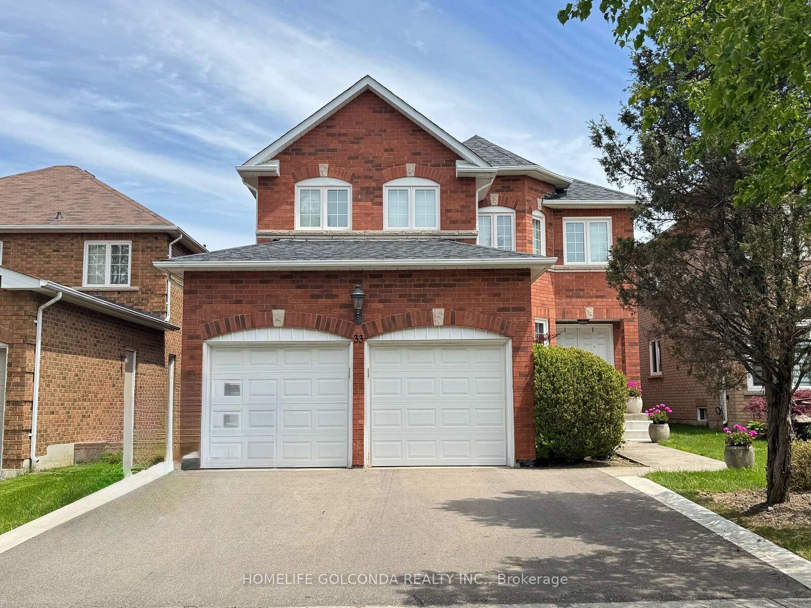 Property Photo:  33 Hammerstone Crescent  ON L4J 8B4 