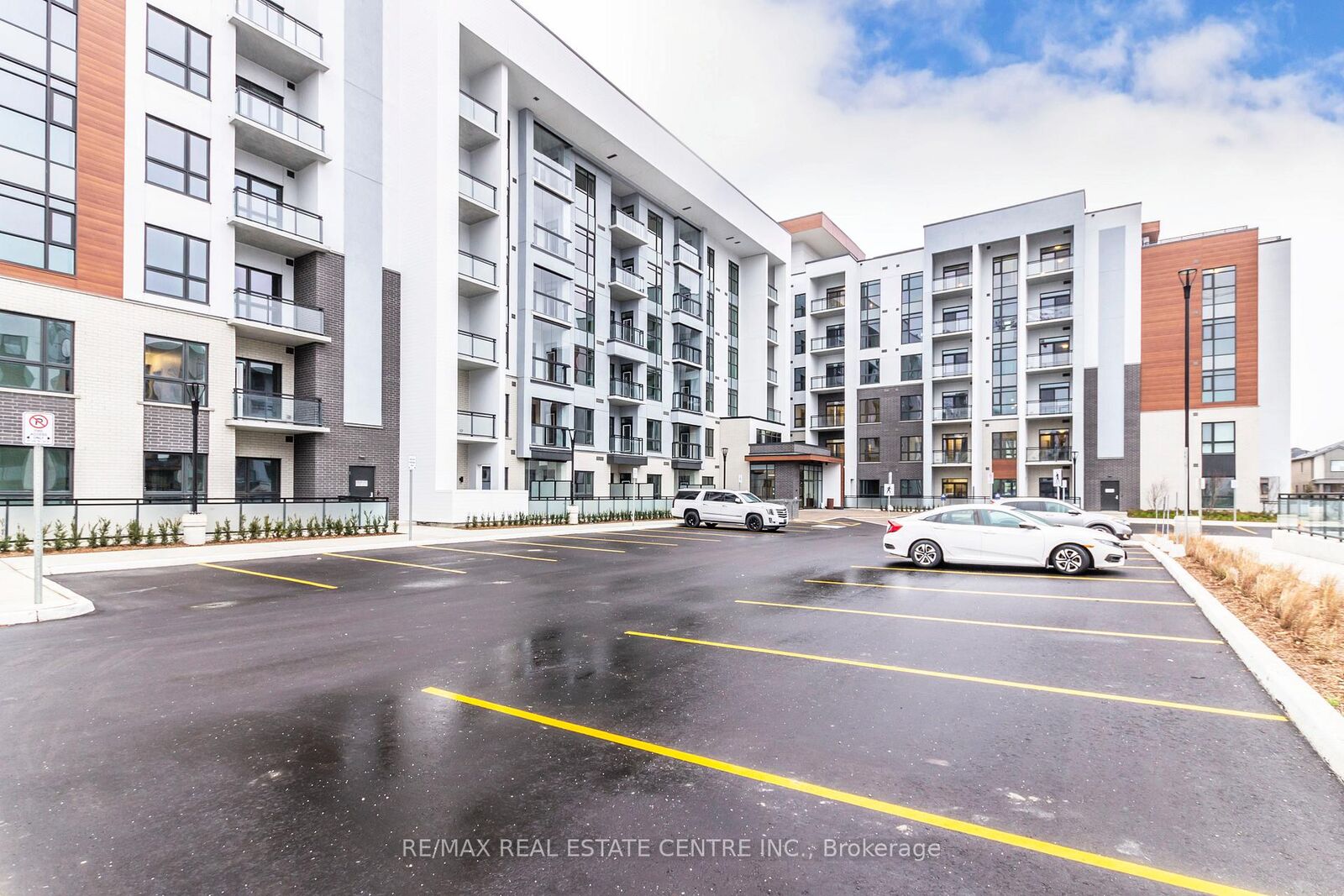 Property Photo: 460 Gordon Krantz Avenue 207 ON L9E 1Z2