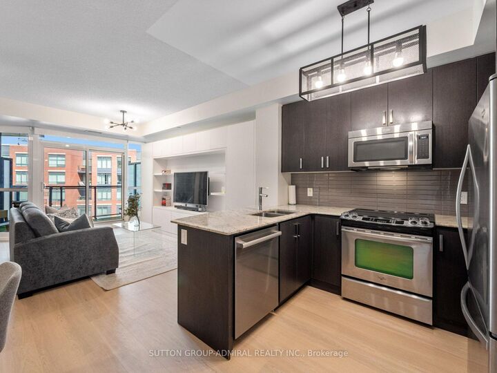 Property Photo: 7608 Yonge Street 405 ON L4J 0J5