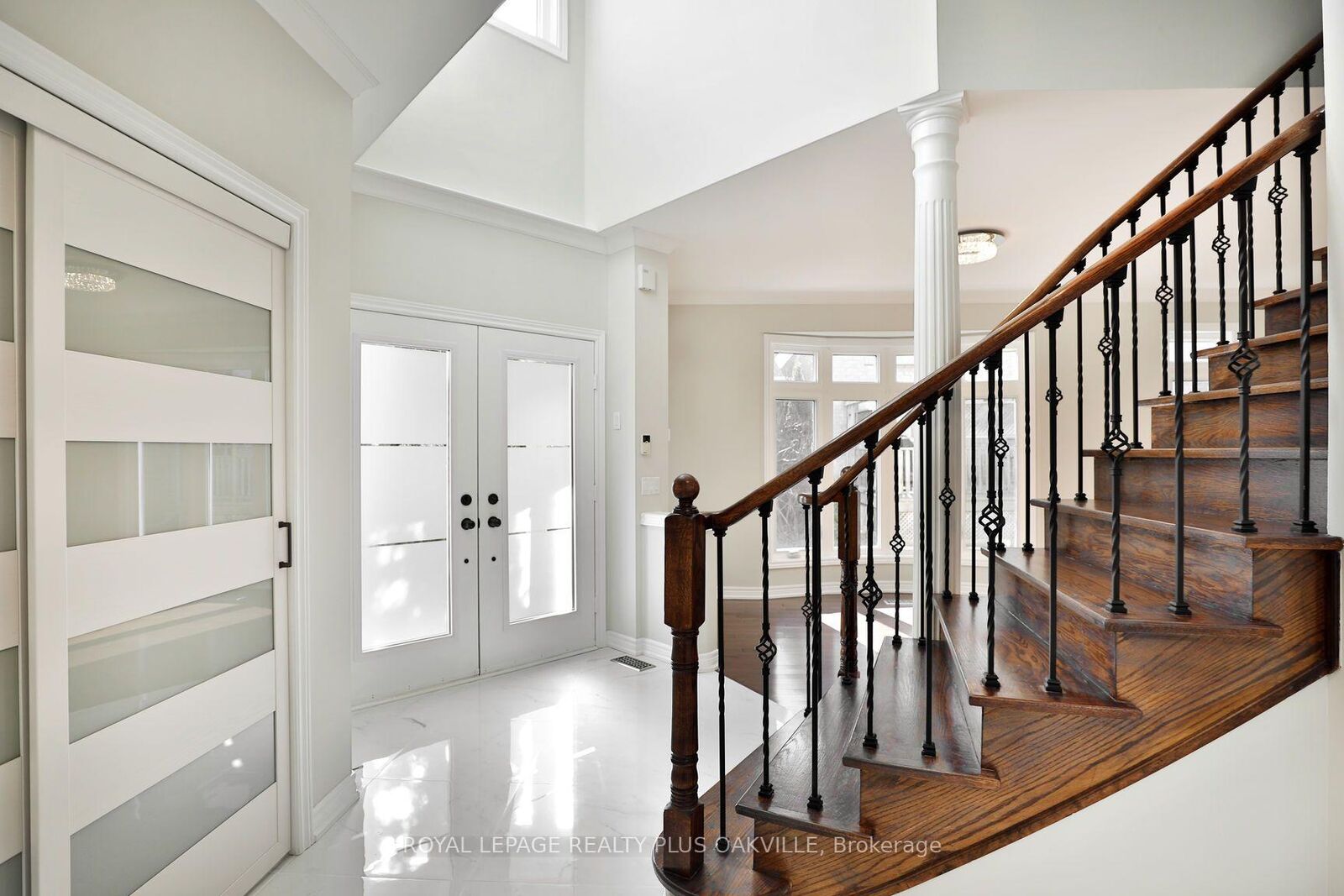Property Photo:  1548 Bayshire Drive  ON L6H 6L8 