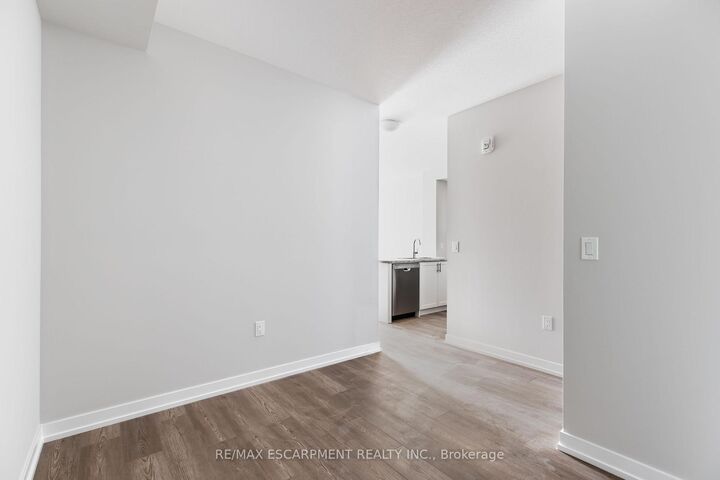 Property Photo:  870 Queenston Road 511  ON L8G 0B9 