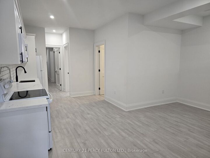 Photo de la propriété:  195 Danforth Road Bsmt  ON M1L 3X1 