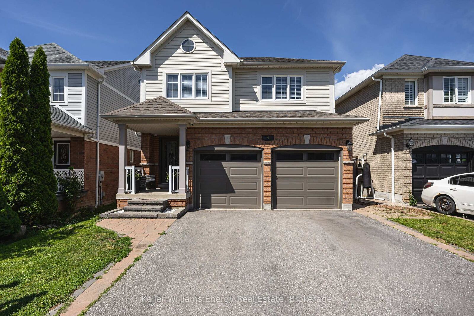 Property Photo: 4 Holman Court ON L1P 1W9