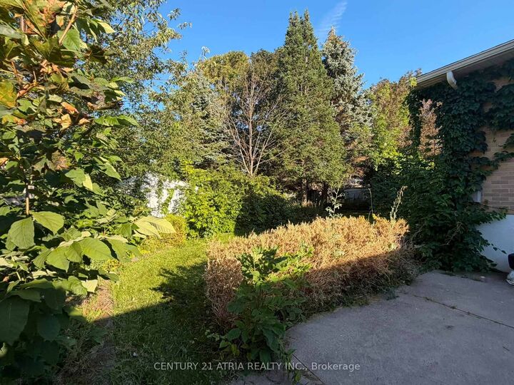Photo de la propriété: 76 Bernick Drive Lower ON L4M 2V6