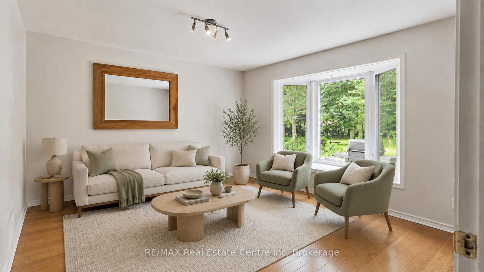 Property Photo:  27 Elmhurst Crescent  ON N1H 6C8 