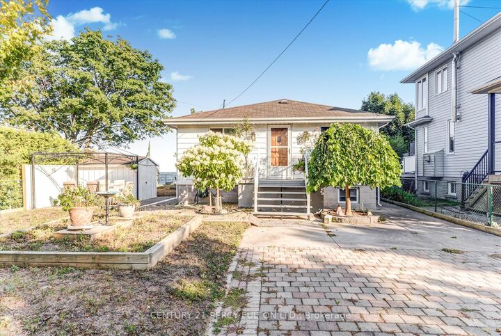 Property Photo: 135 Cedar Crest Beach Road ON L1C 3K3