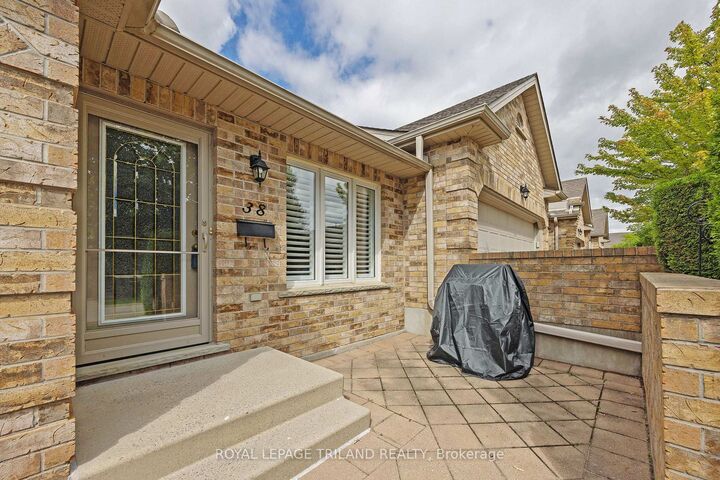 Property Photo: 572 Thistlewood Drive 38 ON N5X 4N6