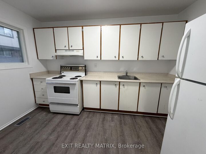 Property Photo: 2622 Pimlico Crescent 123 ON K1T 2A8