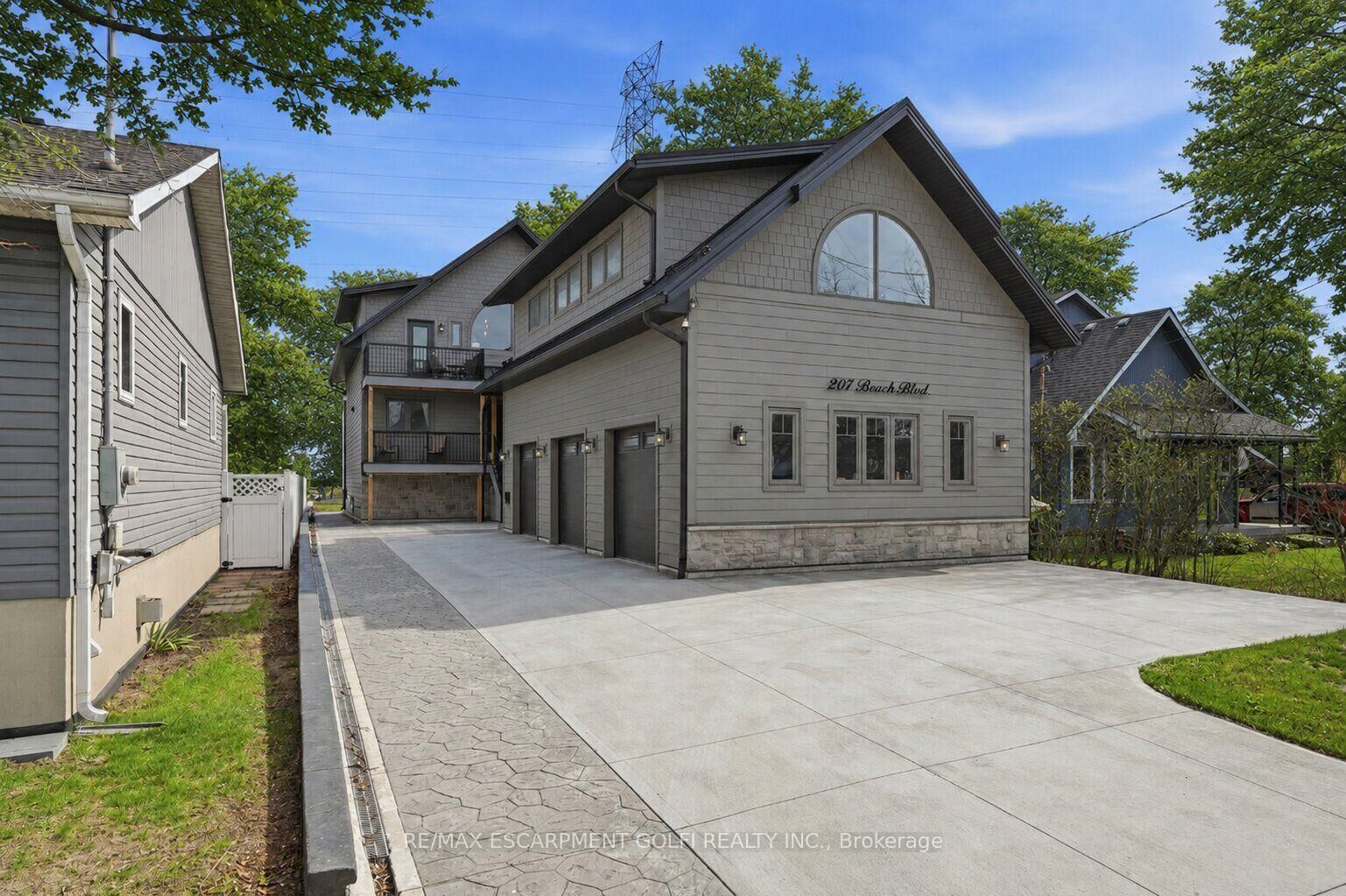 Property Photo: 207 Beach Boulevard ON L8H 6V8