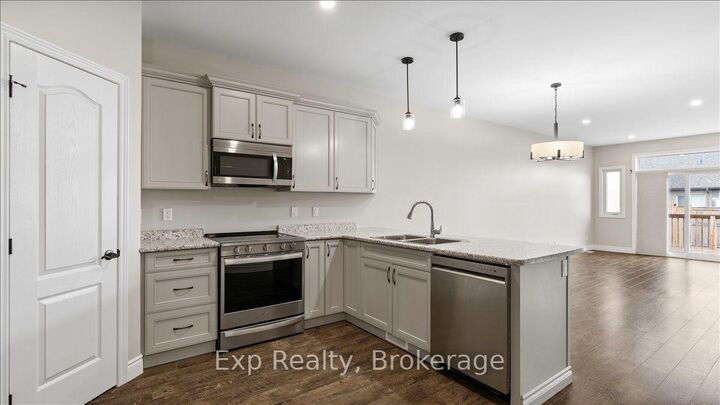 Property Photo:  3 Farmington Crescent  ON K8N 0J9 