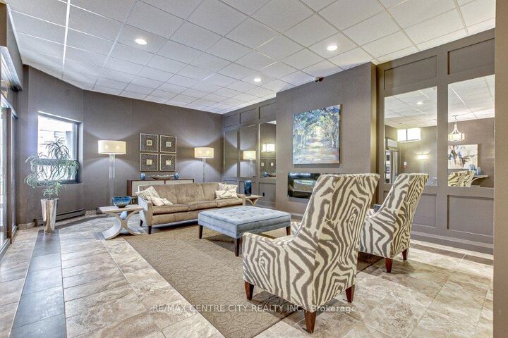 Property Photo:  549 Ridout Street N 203  ON N6A 5N5 